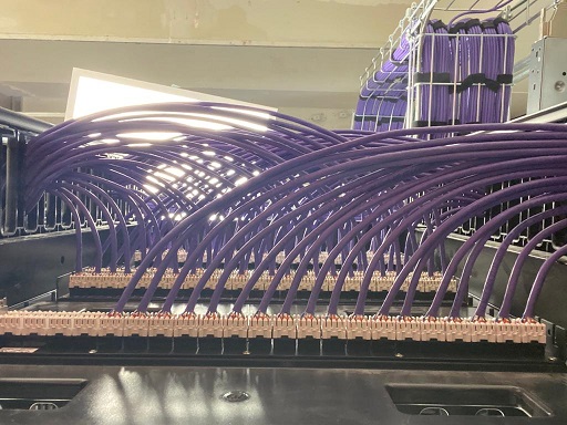 Peinado y rematado de panel para cableado.