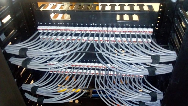 Peinado en rematado de panel Cat6 Belden para cableado estructurado.