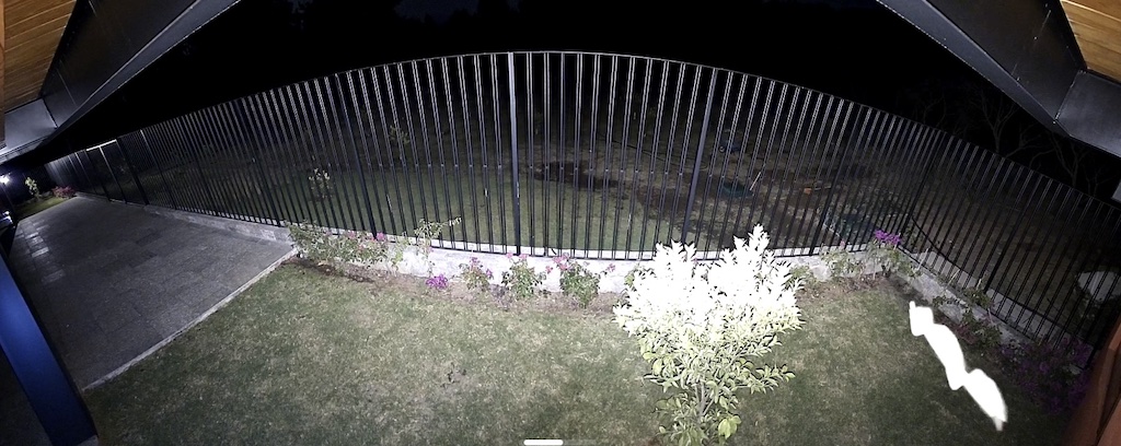 vista de camara panoramica de 180 grados en la noche 